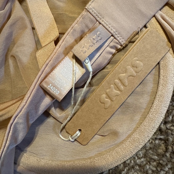 SKIMS 34ddd “Clay” unlined demi - Picture 3 of 4